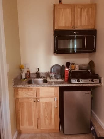 Fully-furnished studio available for Fall quarter (+longer if needed) 3