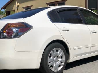 2009 Nissan Altima 2.5S Great condition & Low millage 2