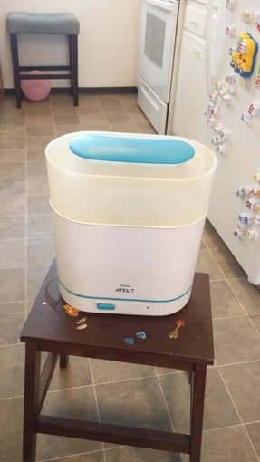 Feeding bottle warmer, sterilizer and drying rack with feeding bottles 1