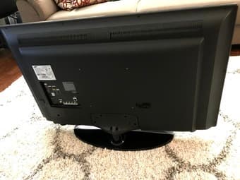 Samsung - 32" LED - 1080p - Smart - HDTV/ free Chromecast 3