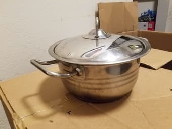 Kitchen item 4: Stainless steel pot with lid 1