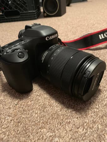 Canon 80D DSLR camera with 18-35mm lens and carrying case 2