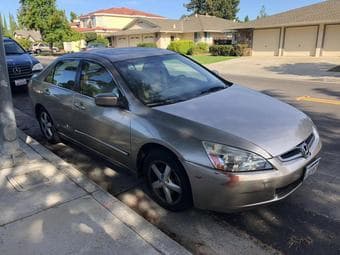 2004 Honda Accord EX - great condition 2