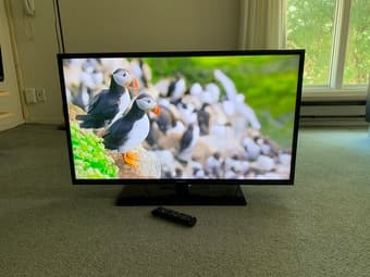 40” Samsung Flat screen LED TV (Barely used, excellent condition) 1