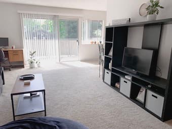 Master bedroom w/private bath in MV near Caltrain 2