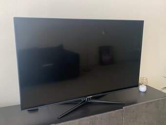 Samsung 50-inch LED Smart TV (Excellent Condition) 2