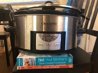 Crockpot with 2 slow cooker cookbooks - $40 OBO 1