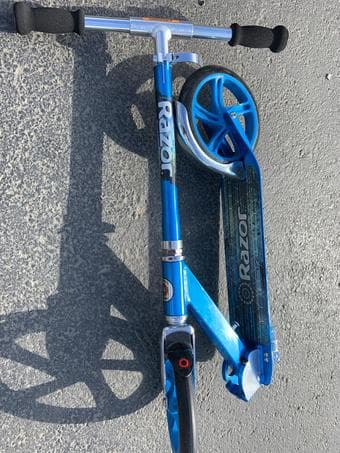 Razor A5 LUX Kick Scooter 1