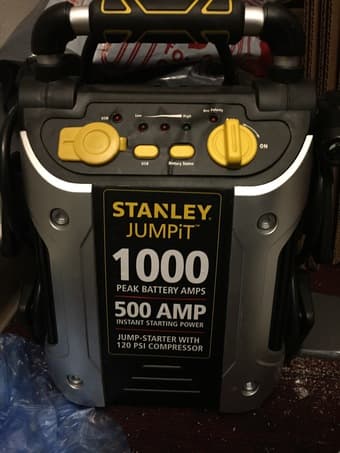 Stanely jumpit [1000 Peak/500 Instant Amps, 120 PSI Air Compressor] 1