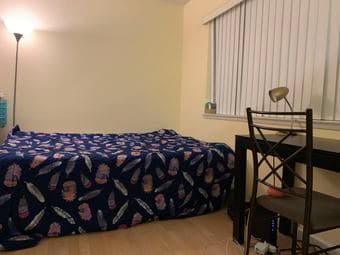 2B1B Apartment on Kendall Ave, Palo Alto available OCT 20 干净又安静大客厅出租 2