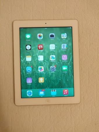 iPad (4th Generation) with retina display in mint condition 1