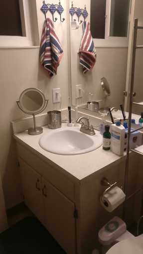 Master bedroom with private bathroom open in a 3BR/2BA apartment in Pa 3