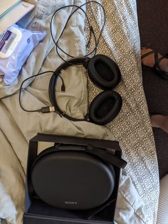 Sony WH1000XM2 Over-Ear Wireless Headphones - Black Great Condition 1