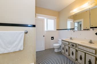 Spacious house in a peaceful neighborhood near downtown San Mateo. 3