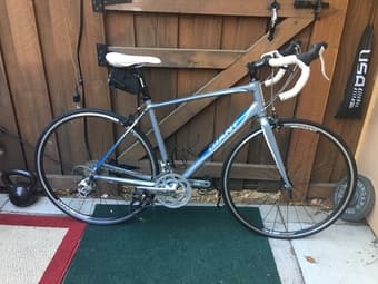 Giant Roadbike Women’s Avail Model 5, Size M 1