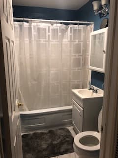 Room available now! Belmont house with huge yard ~8 mins from Caltrain 3