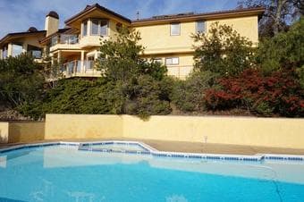 110+Square Room w/ Private Access to Patio, Ornamental Fireplace 2