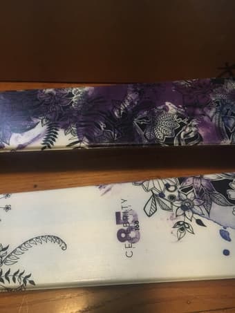 Women's downhill skis with attached bindings 3