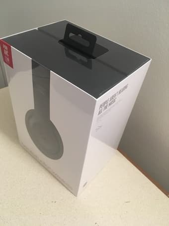 NEW: Beats Studio3 Wireless Headphones -gray- (unopened) 2