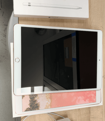 iPAD Pro 2ND Generation, 64GB, Wifi, 10.5in, Rose Gold+pencil 1