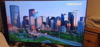 Samsung Quantom Dot Curved TV (55 Inches) 3