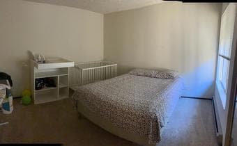 Queen size bed with mattress very clean and in a excellent condition 1