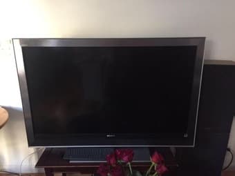 Sony Bravia flatscreen w/ small imperfections 1