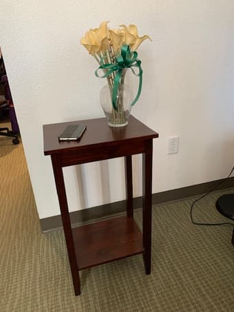 2 tier wood stand in great condition, free vases if you purchase 1