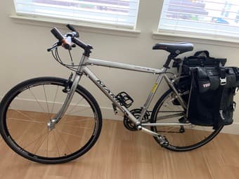 2012 Marin Lucas Vally commuter bike with rack and Thule panniers 3