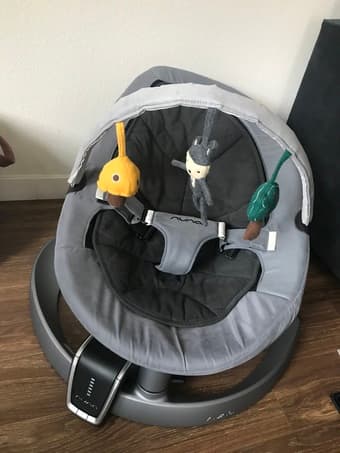 Nuna Leaf baby seat lounger with wind adapter and toy bar 1