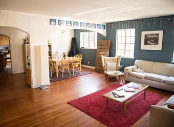 Room for rent in College Terrace 3