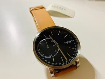 NEW Skagen Leather Smart Watch - A TIMELESS GIFT 1