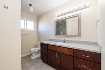 This sunny San Carlos Haus boasts an expansive living/dining space! 3