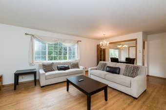 This Haus is a cozy Bungalow, just oozing with charm-1090 1