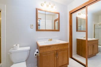 This Haus is a cozy Bungalow, just oozing with charm 3