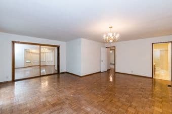 This Haus is a cozy Bungalow, just oozing with charm! 2