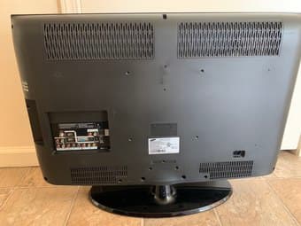31.5" Samsung TV for sale 2