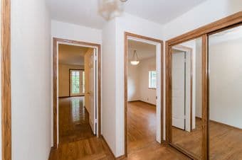 This Haus is a cozy Bungalow, just oozing with charm! 2