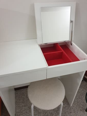 Dressing table and chairs 1