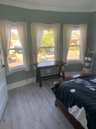 Large bedroom in North Oakland 3