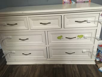 Dresser 1