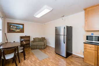 Perfect location in Sunnyvale, room available! 2