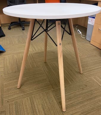 Round wooden desk + stools 2