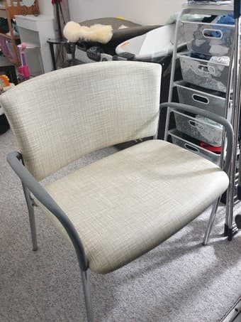 Moving sales (table and chair) 3