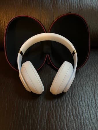 Beats Studio 3 Wireless Headphones 1