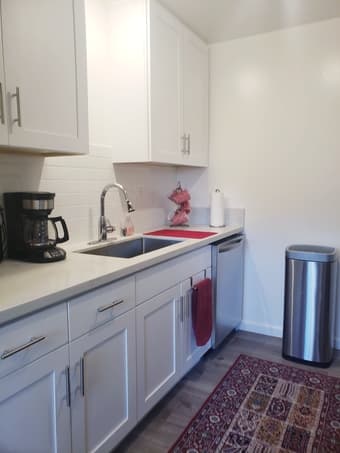 bdrm 1 block to Stanford, Caltrain, CAave / lease take-over 2