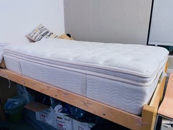 Selling full sizemattress- like new! Hotel quality, $800 or best offer 1