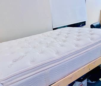 Selling full sizemattress- like new! Hotel quality, $800 or best offer 2