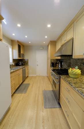 $1800 / 300ft2 - Private Suite Bedroom, Bath and Entrance in Palo Alt 2