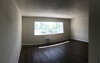 Bedroom in shared 2bed/1ba apt, beginning 4/1/20 1